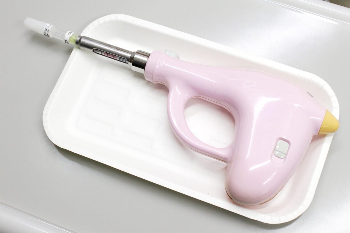 電動注射器 圧をかけずに作業するため、注射されていることがわからない注射器